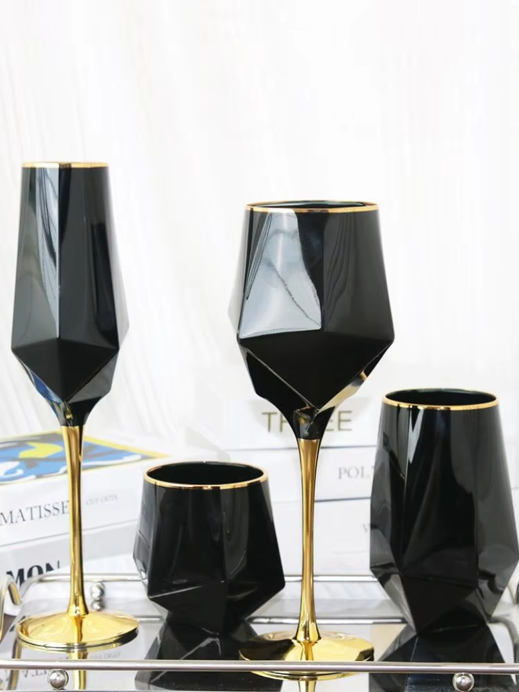 Home Cinema Glasses - 純粋な黒のクリスタルのワイングラス,金色のエッジ,豪華なゴブレット,不規則なモデルの部屋,特別なシャンパンカップ,ウイスキー,ビールグラス